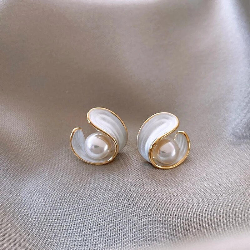 Antoinette™ - Boucles d’oreilles de luxe avec opale blanche - L'Atelier de Fleure